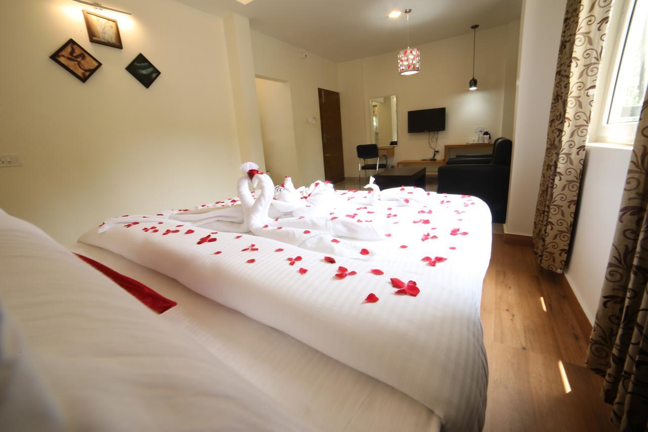 Hotel Soorya Castle Ваянад Екстериор снимка